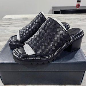 New in box Bernardo Studio Sindy Woven Leather Calf Mule Sandal